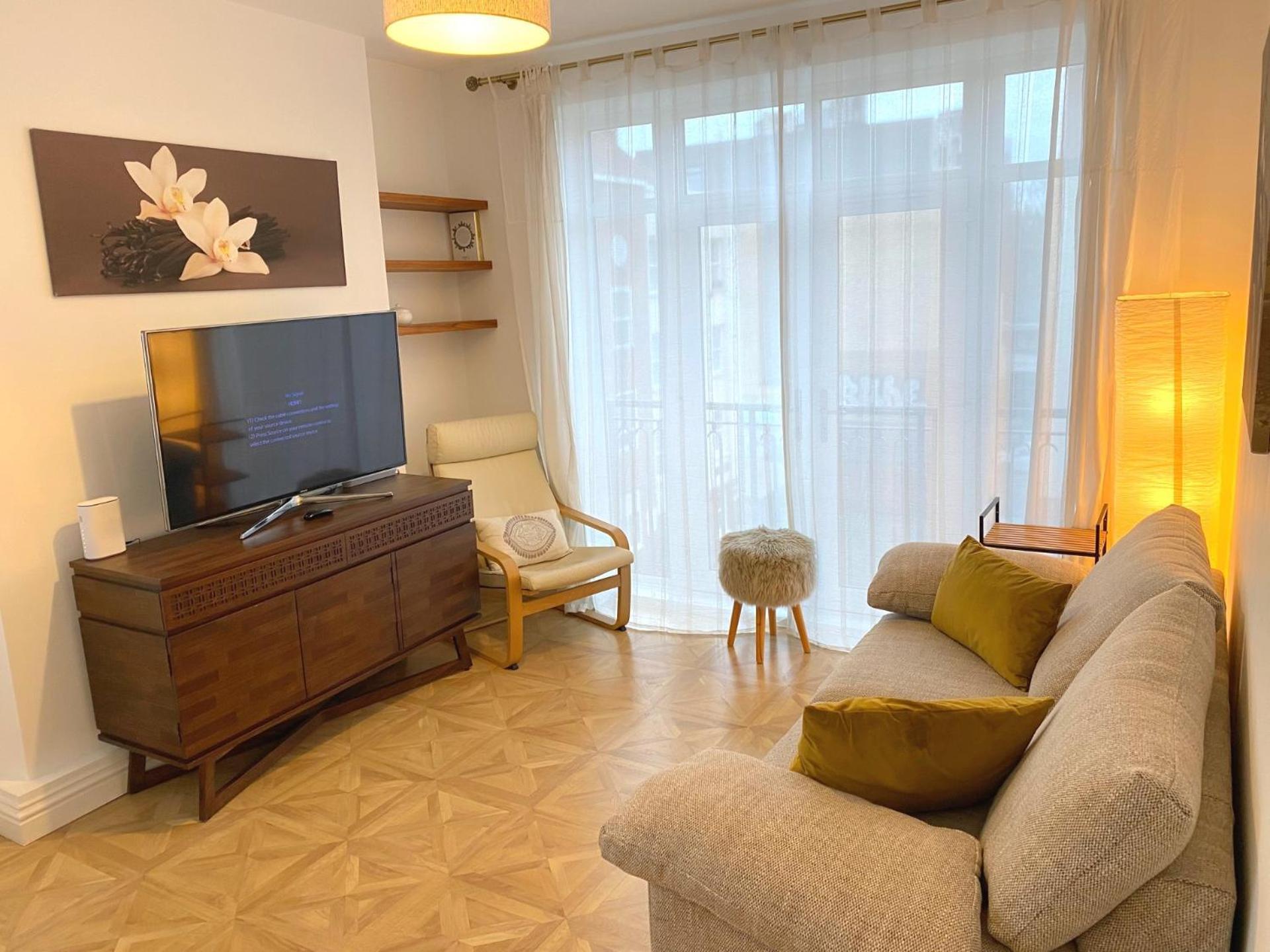 Spacious 1 Bedroom Flat In *