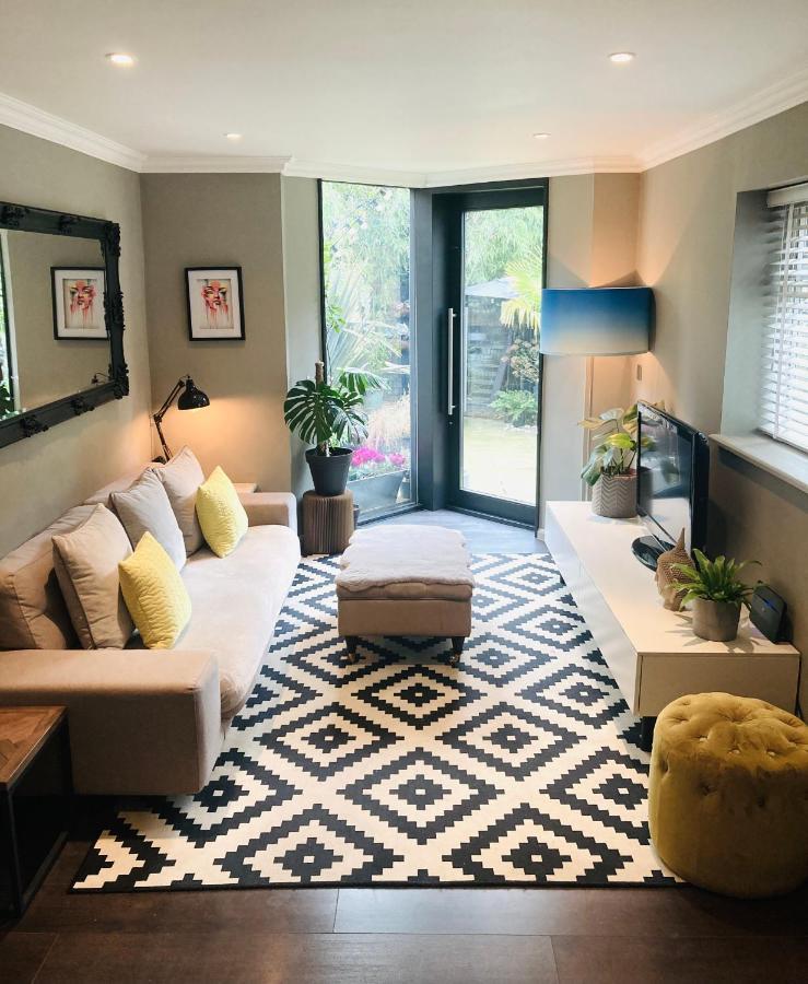 Stunning 1 Bed Garden