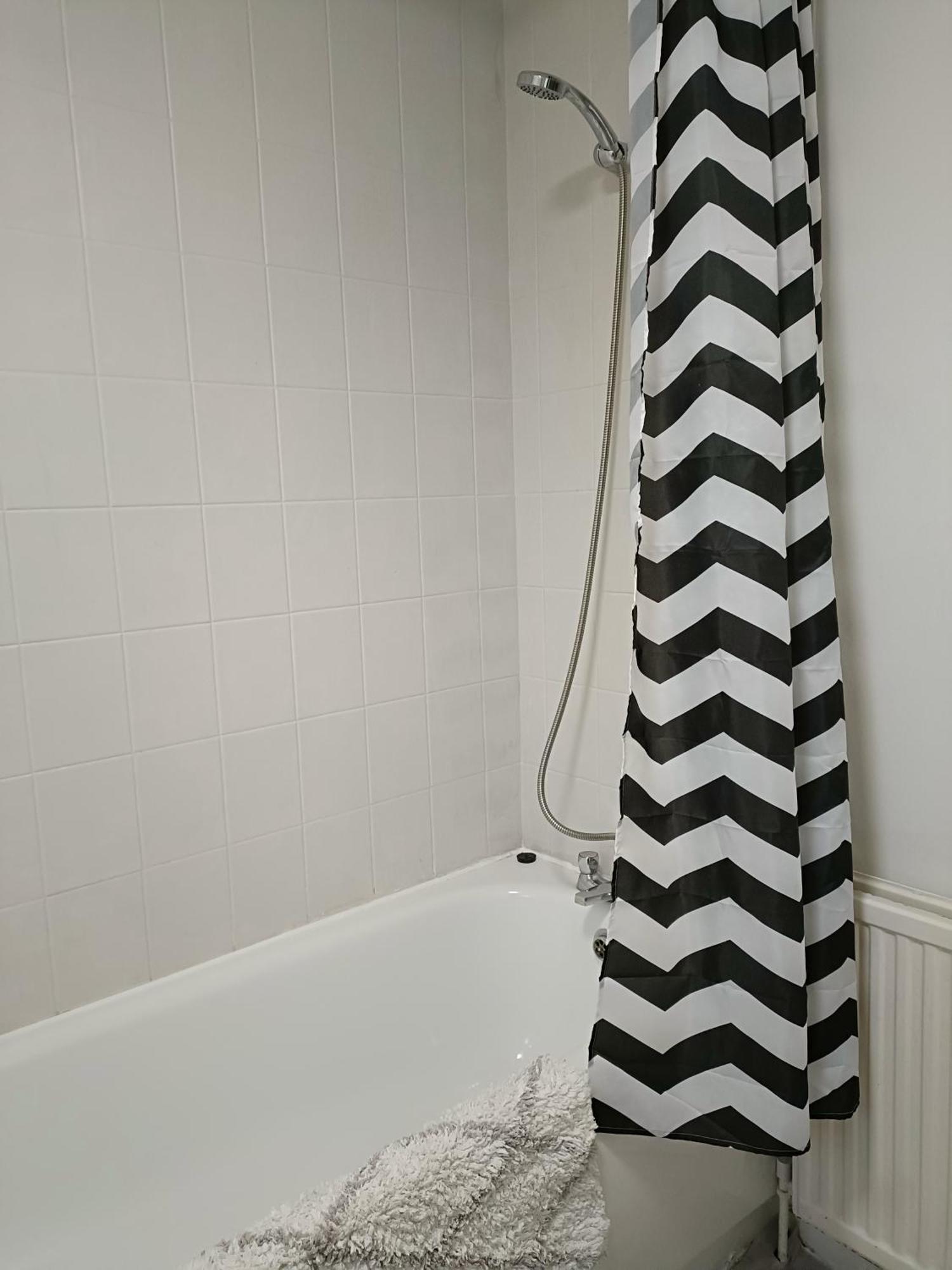 Casa de férias 2 Bed Functional House Close To Manor Park Train Station