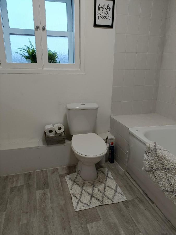 2 Bed Functional House Close To Manor Park Train Station Casa de férias