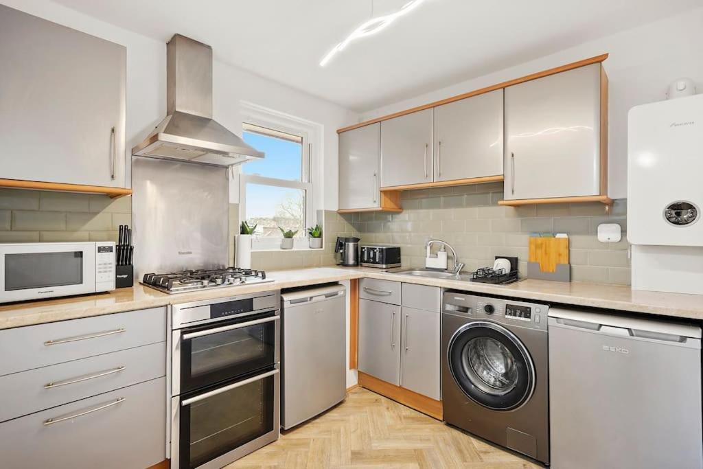 Cosy 5 Guests 3 Beds 1 Sofa Bed Lewisham