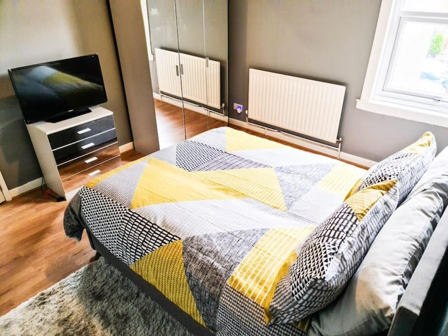 The Navarone Blue Orchid Flat Apartment