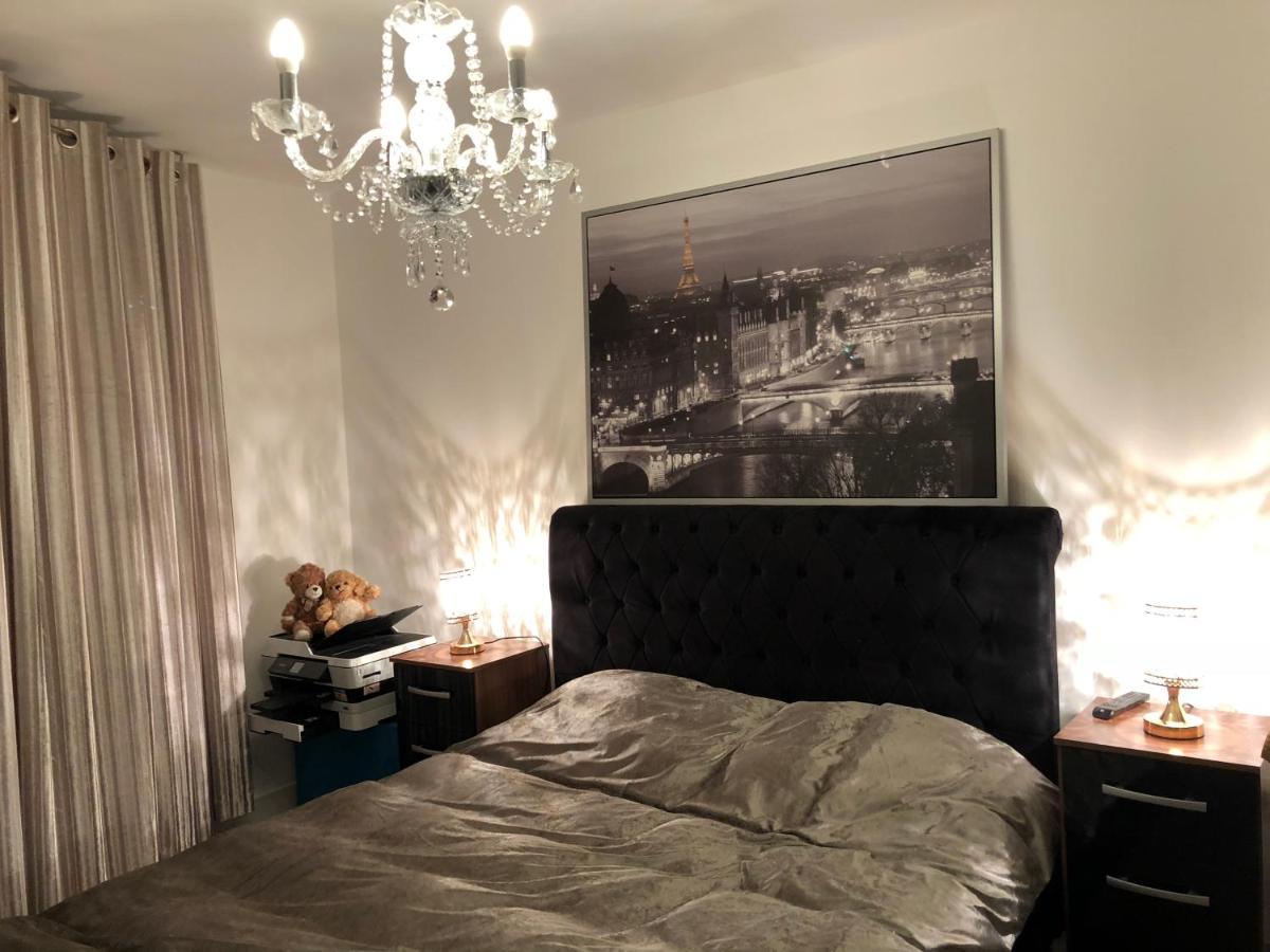 Luxury North Greenwich Apartment