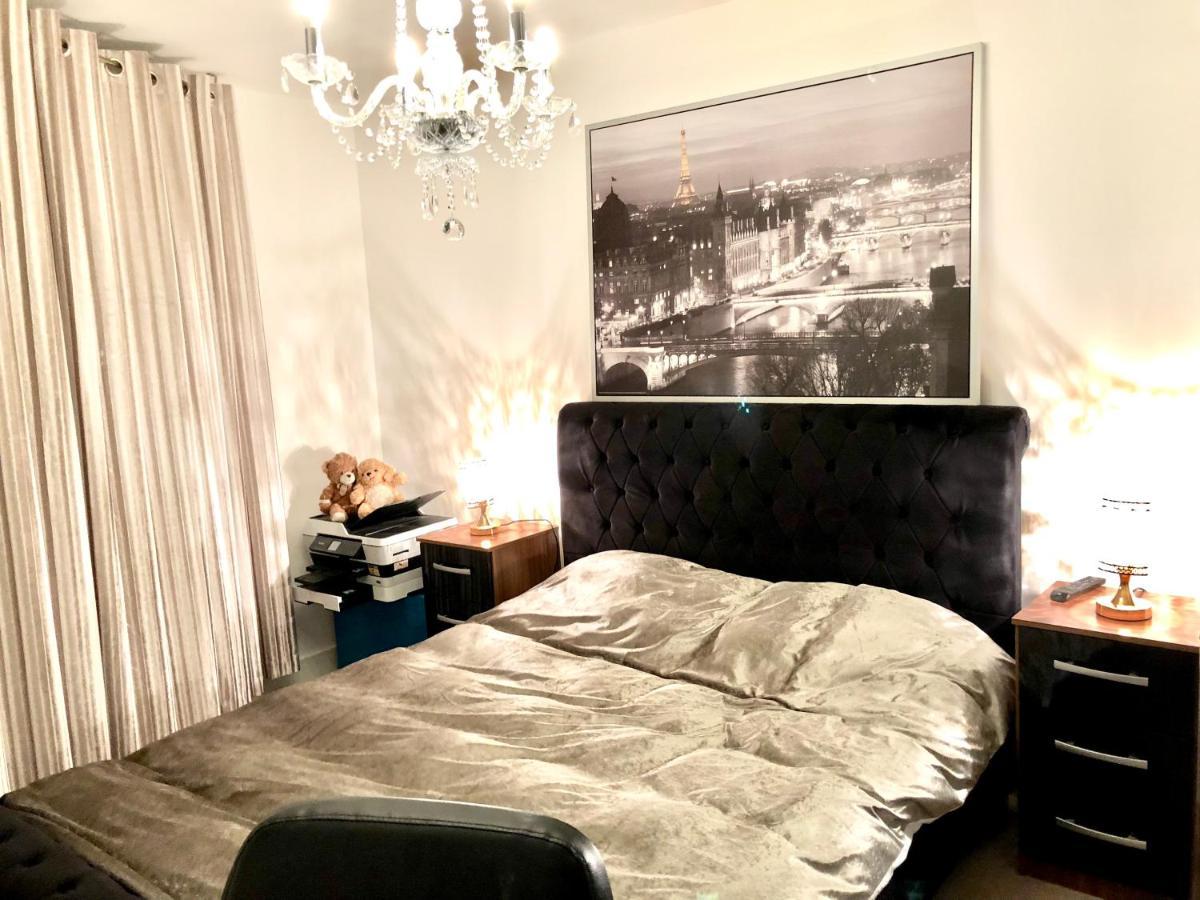 Luxury North Greenwich Apartment