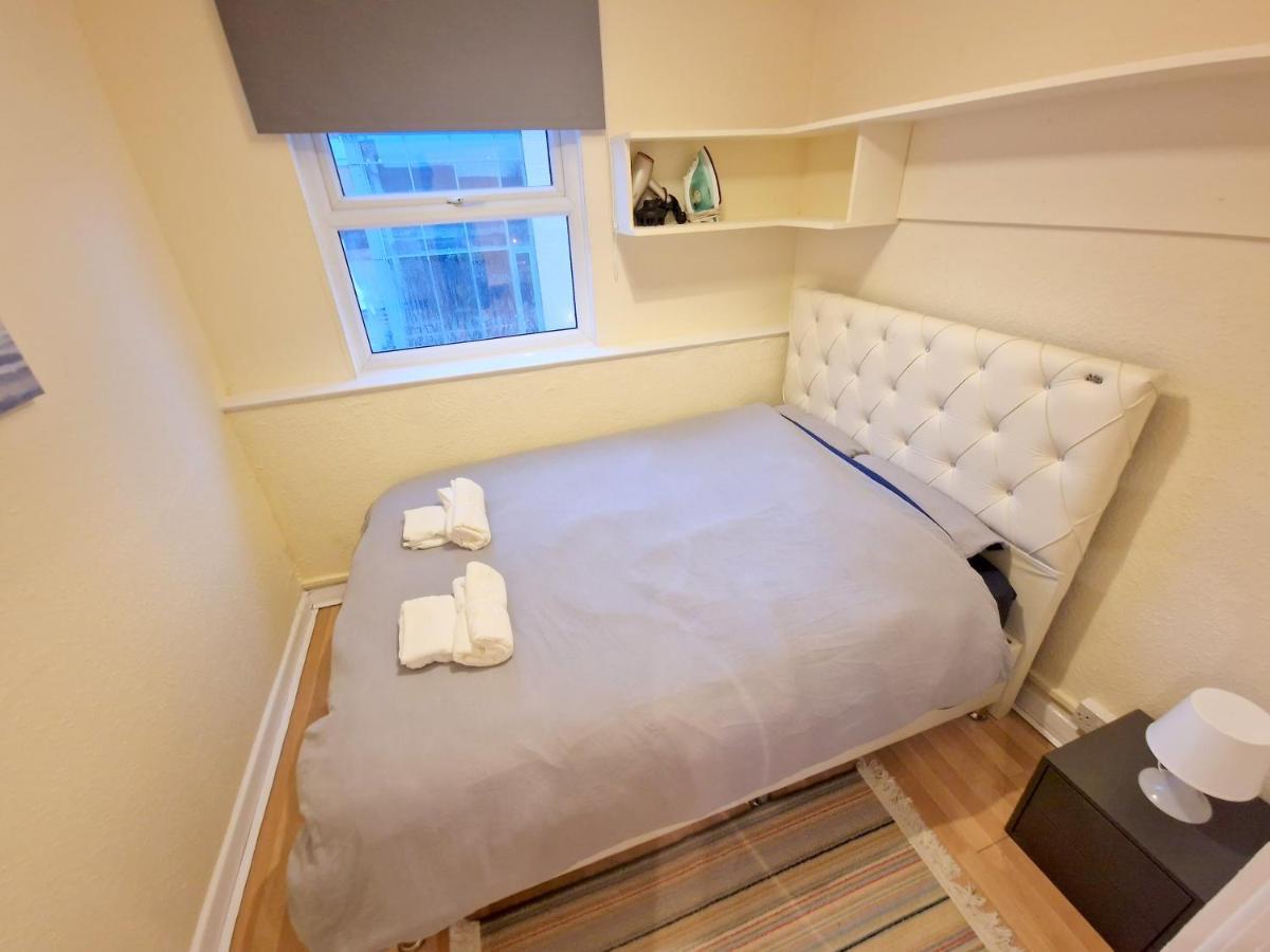 Super Studio With Two Bedrooms - Five Minutes From The Station! *
