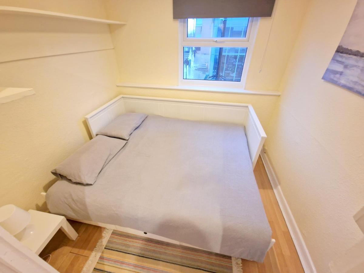 Apartamento Super Studio With Two Bedrooms - Five Minutes From The Station! Londres