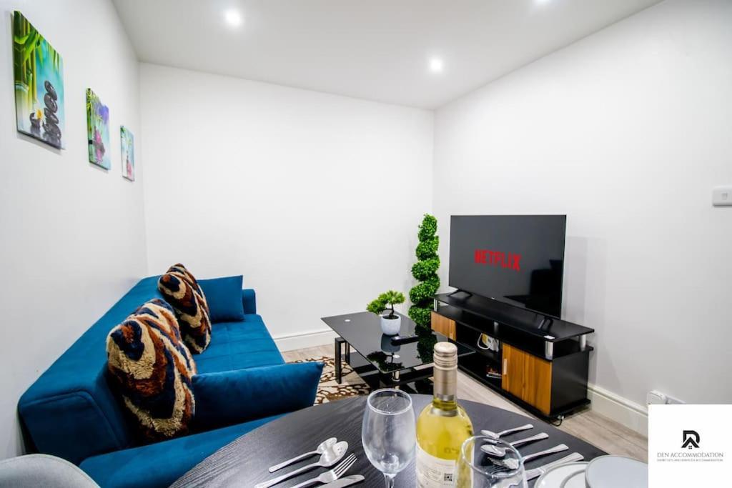 Apartamento Den Accommodation: Extended House With Parking In Woolwich *