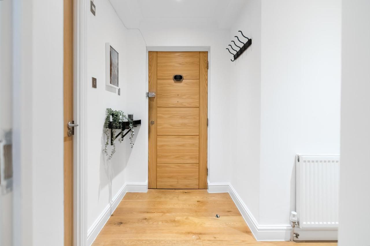 Chic 3 Bed Near Bridge With Balcony Apartment London