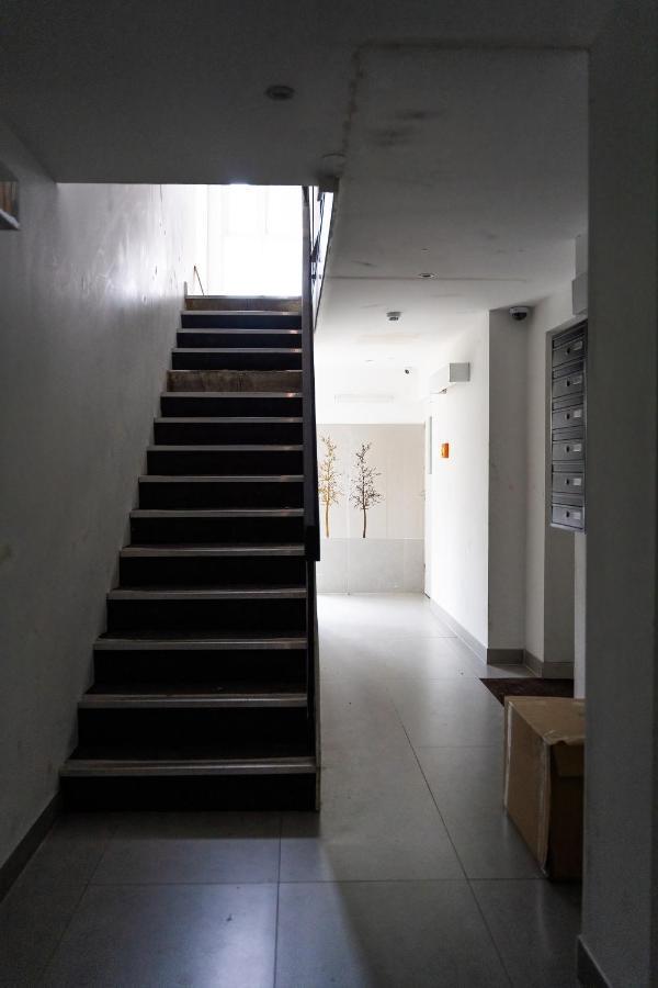 Chic 3 Bed Near Bridge With Balcony Apartment *