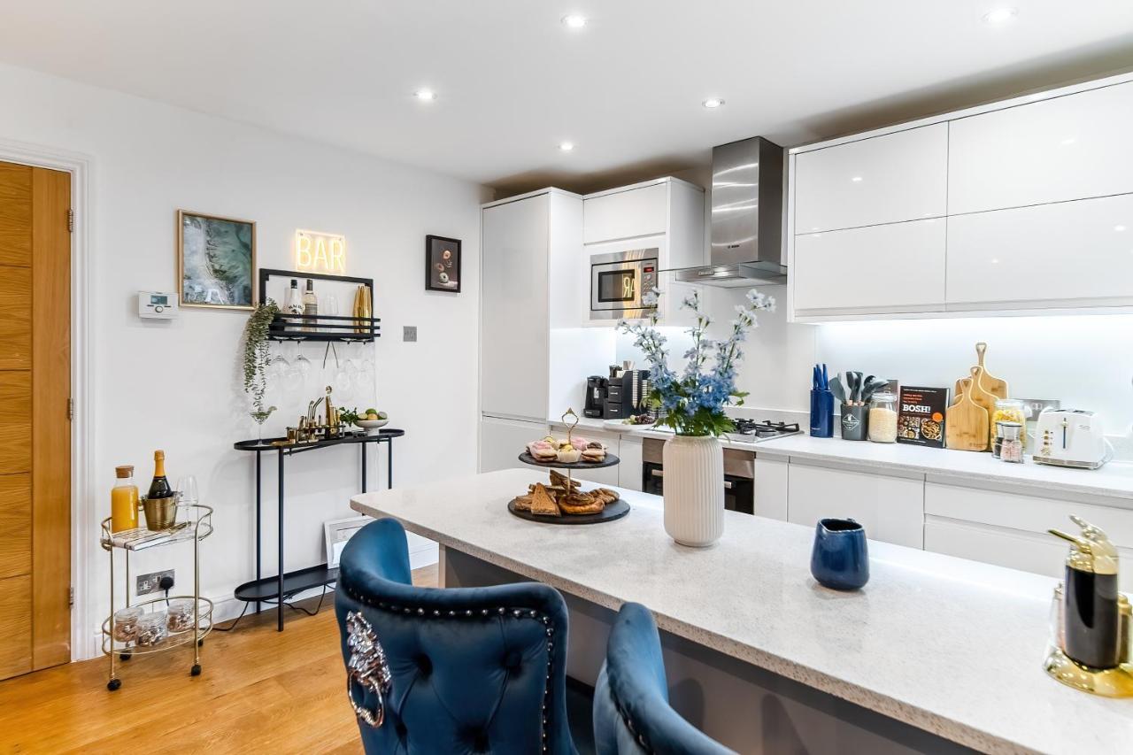 Chic 3 Bed Near Bridge With Balcony Apartment London