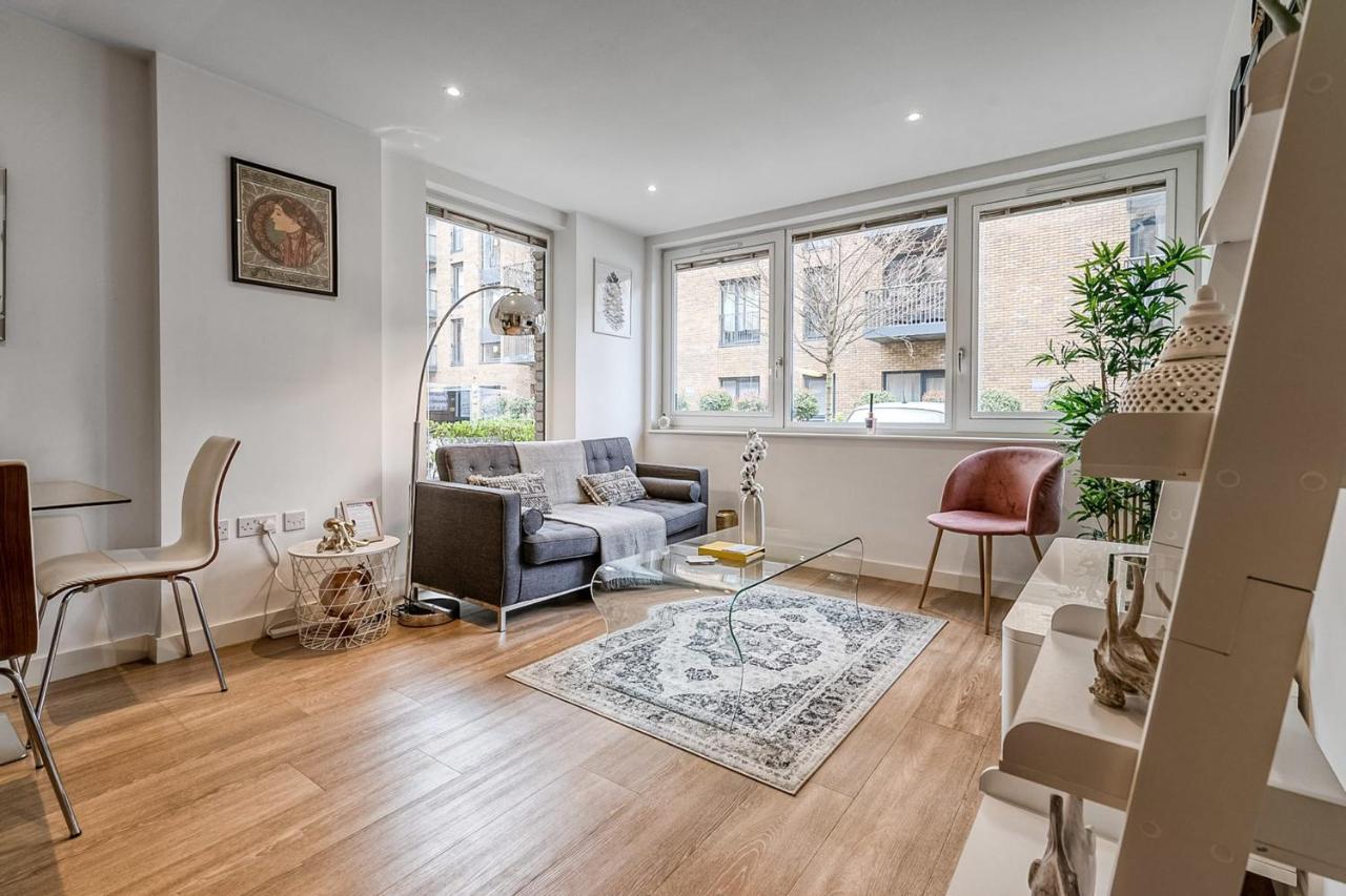 Apartment Modern Surrey Quays Flat