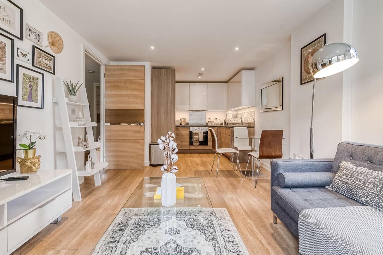 Modern Surrey Quays Flat Apartment *