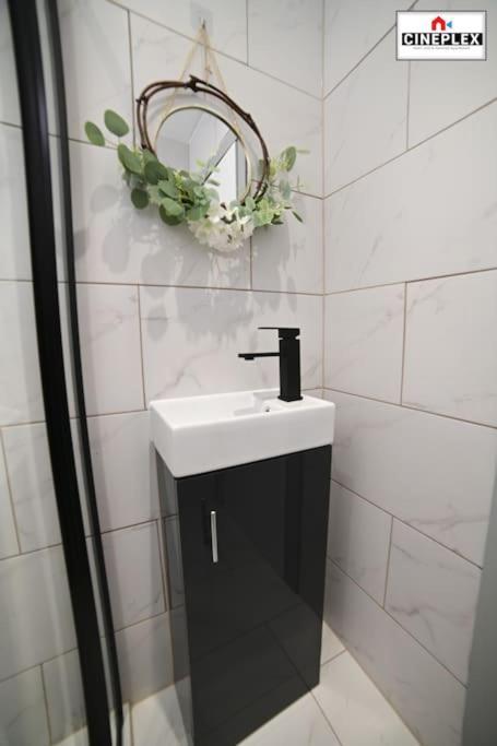 Business Leisure Professional Flat B Unit 2 Lewisham Wifi Netflix By Cineplex Short Lets & Serviced Appartement