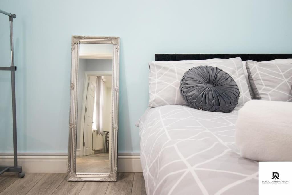Apartamento Den Accommodation: Extended House With Parking In Woolwich *