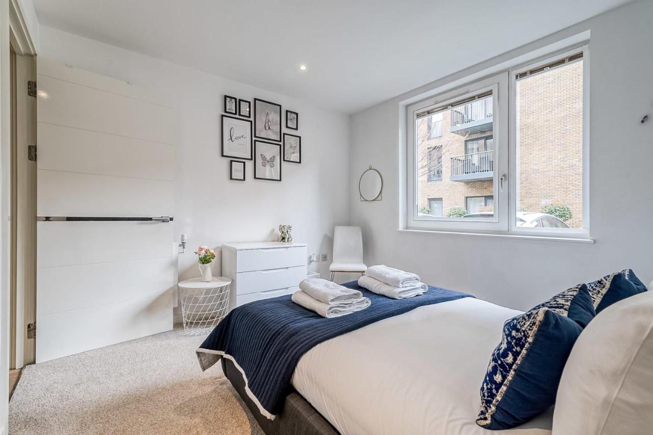 Modern Surrey Quays Flat Apartment *