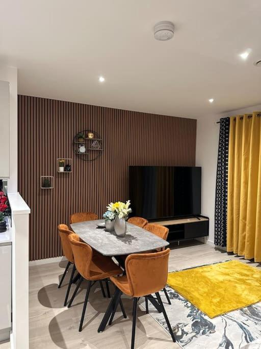 Amazing 3bedroom Flat *