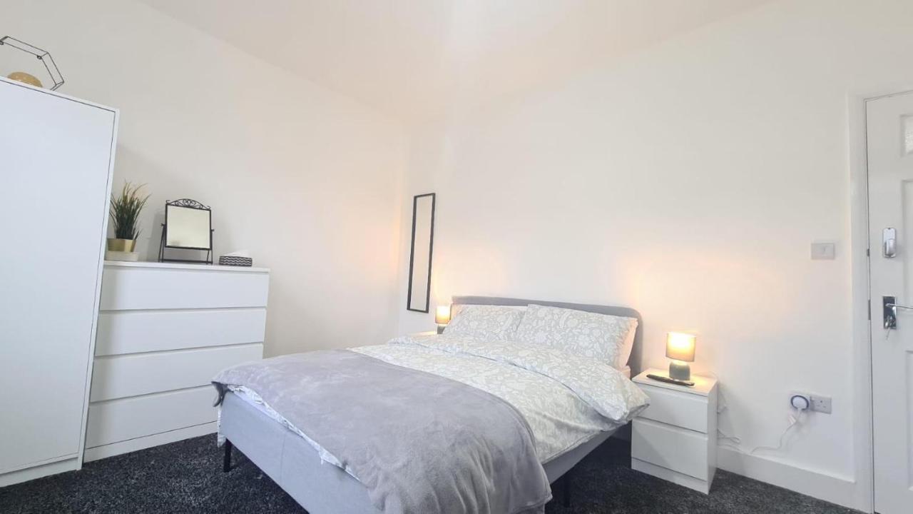 Accommodatie bij particulieren Spacious Private In Manor Park Londen