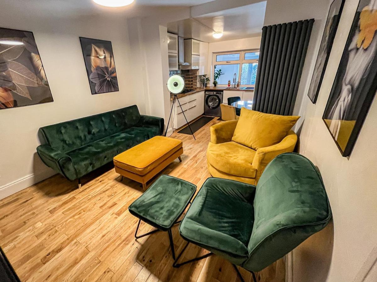 Swanky Townhouse In The Heart Of East