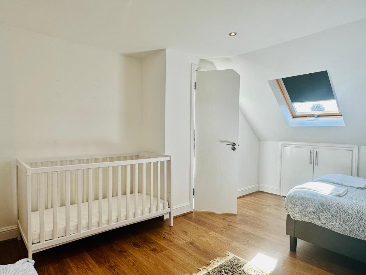 Entire Lovely Family With Parking, Wifi, Netflix, Self Check-in *