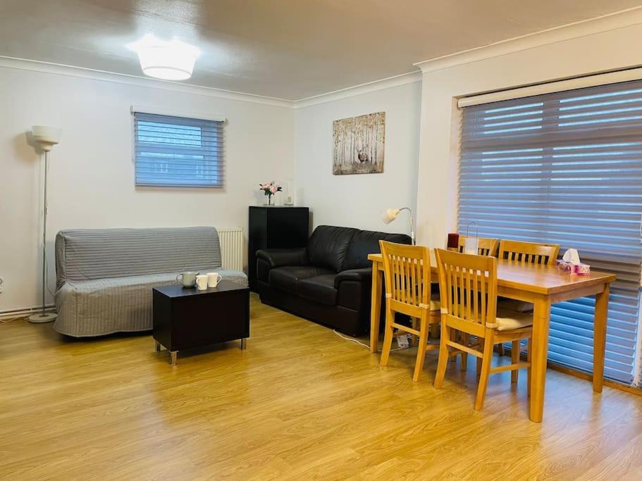 Apartamento Cosy Spacious 2 Bedrooms With Dedicated Off Street Parking Londres