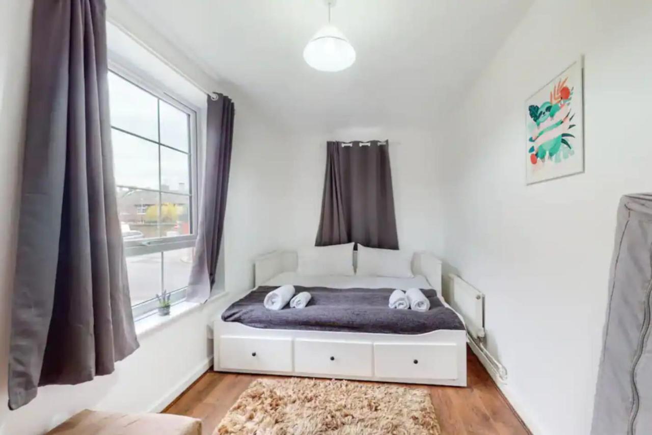 Central & Cosy 2bd Flat Near Canary Wharf * Londen