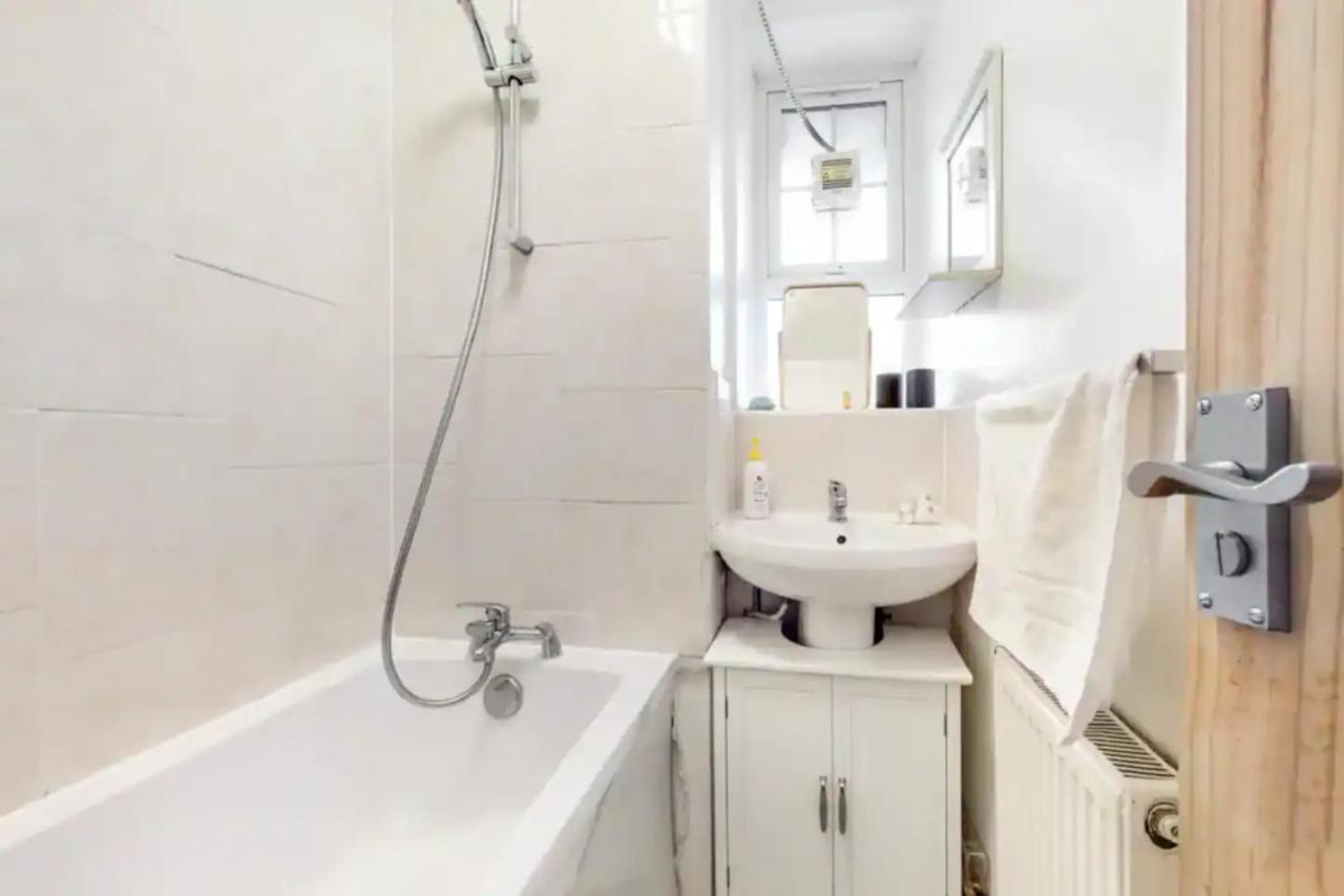 Central & Cosy 2bd Flat Near Canary Wharf Londen