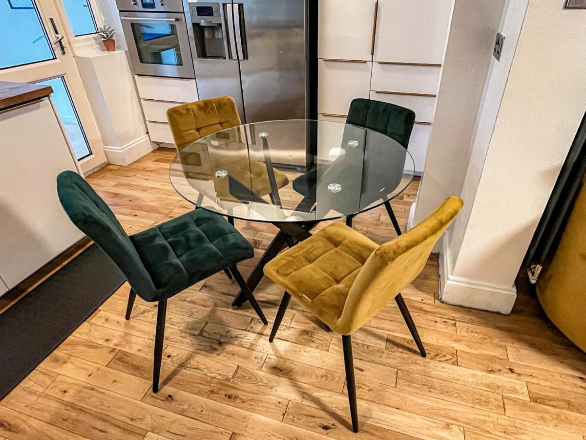 Swanky Townhouse In The Heart Of East
