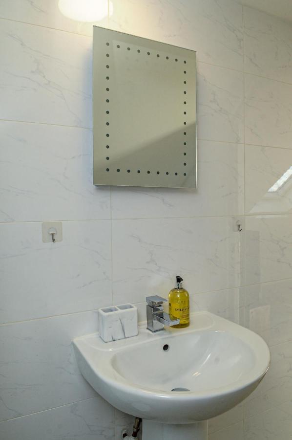 Luxury 5 Star - Parking, Garden, Nr Greater Metro Stations Apartamento *