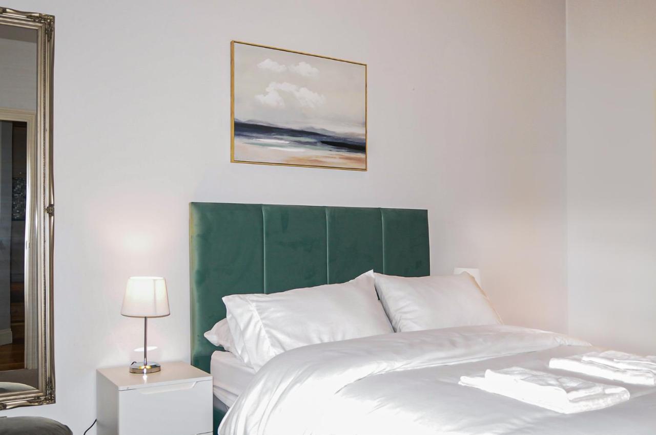 Luxury 5 Star - Parking, Garden, Nr Greater Metro Stations Londres
