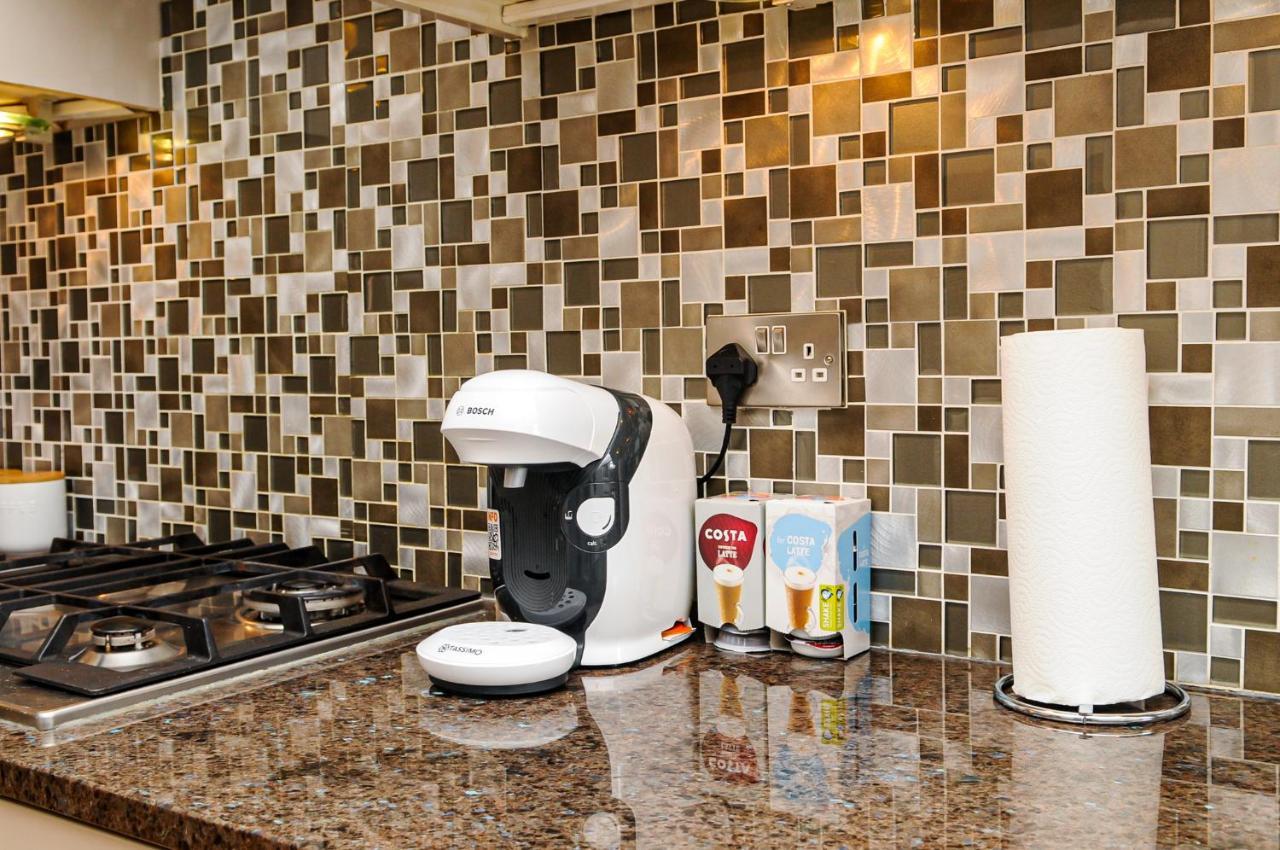 Luxury 5 Star - Parking, Garden, Nr Greater Metro Stations Apartamento Londres