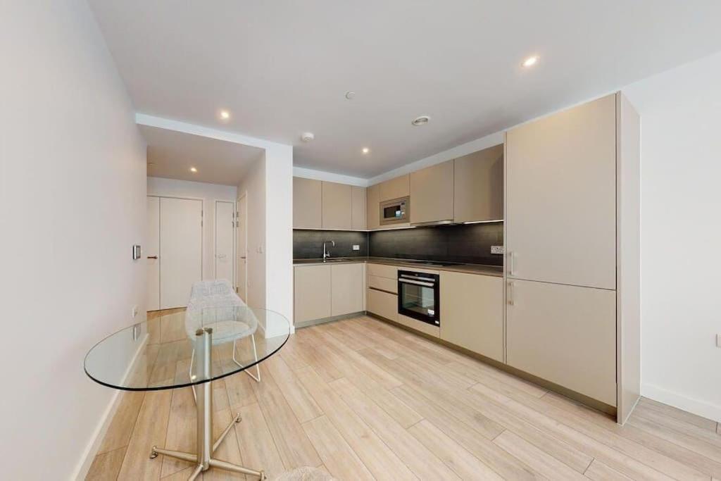 City View 1 Bedroom Flat London