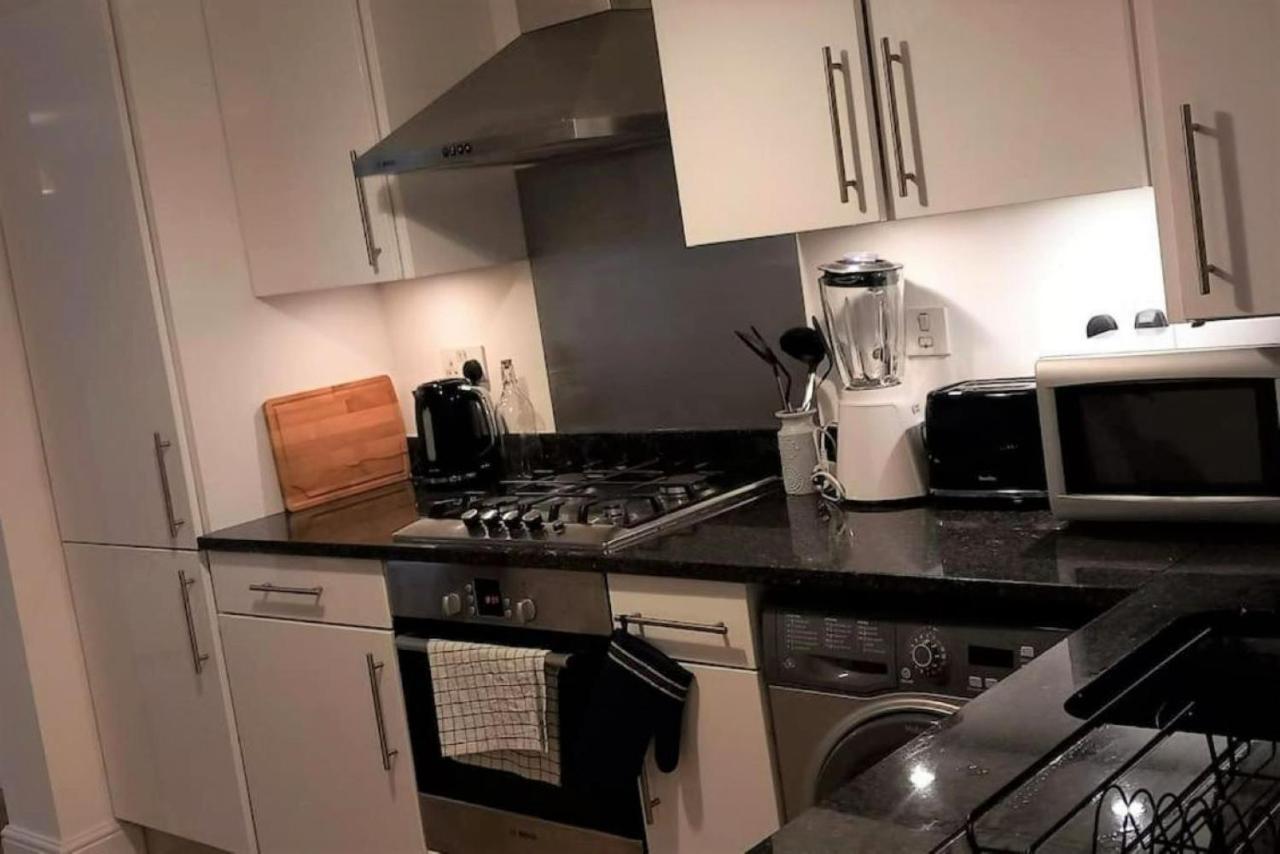 2 Bedroom Victorian Garden Flat *