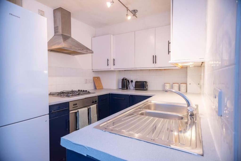 Spacious 1 Bed- Nunhead/peckham-sleeps 4 Apartment London