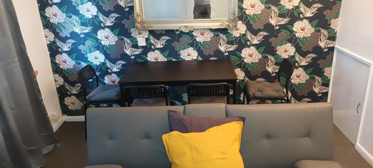 Zone 2, 2 Bedroom House * Londres