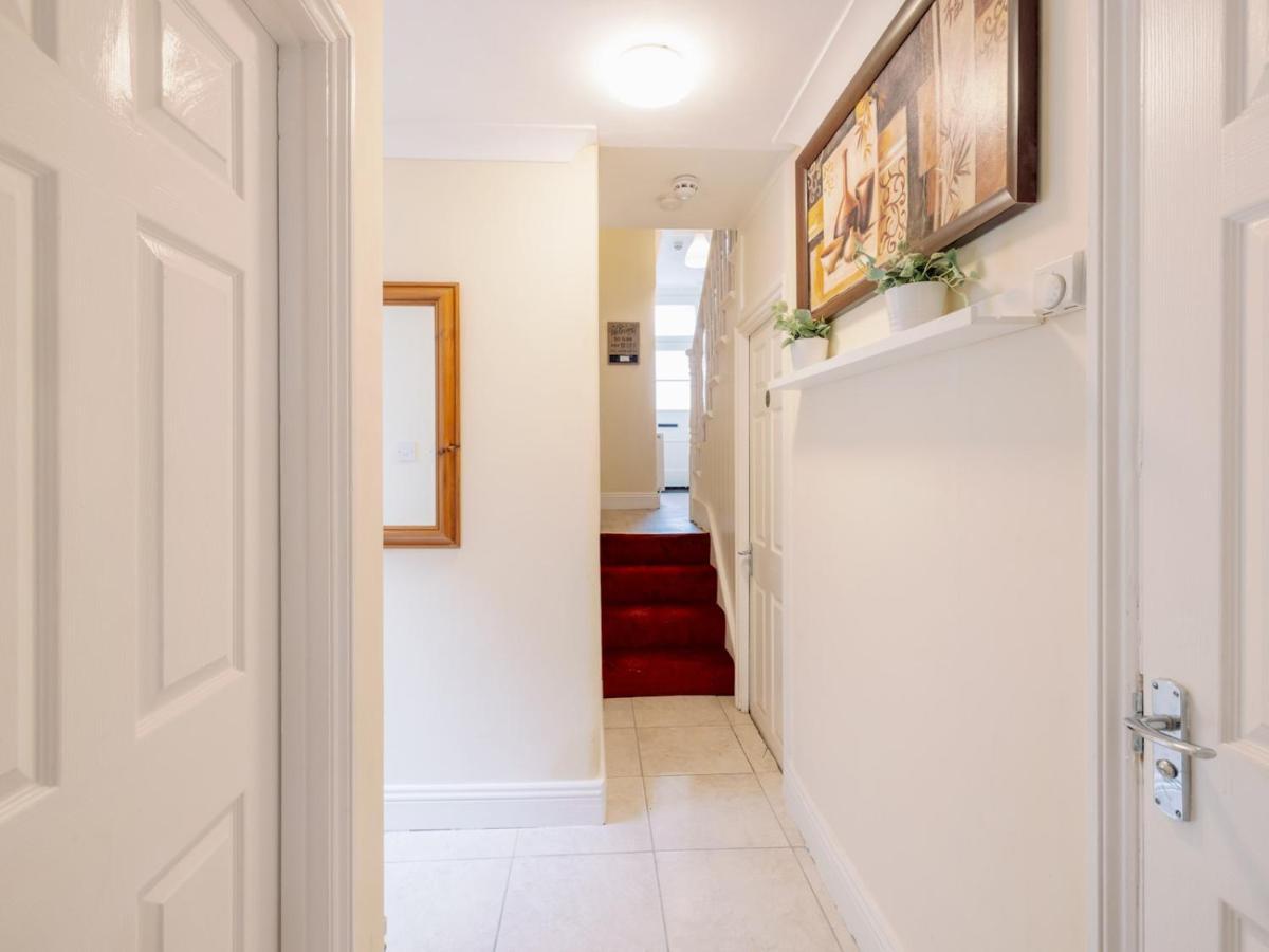Pass The Keys Flat 3 And 4 Floor Comfy Two Studio Apartment