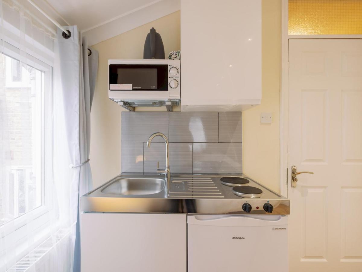 Pass The Keys Flat 3 And 4 Floor Comfy Two Studio Apartment *
