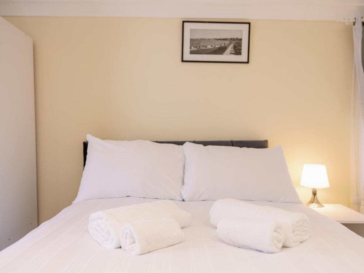 Pass The Keys Flat 3 And 4 Floor Comfy Two Studio Apartment