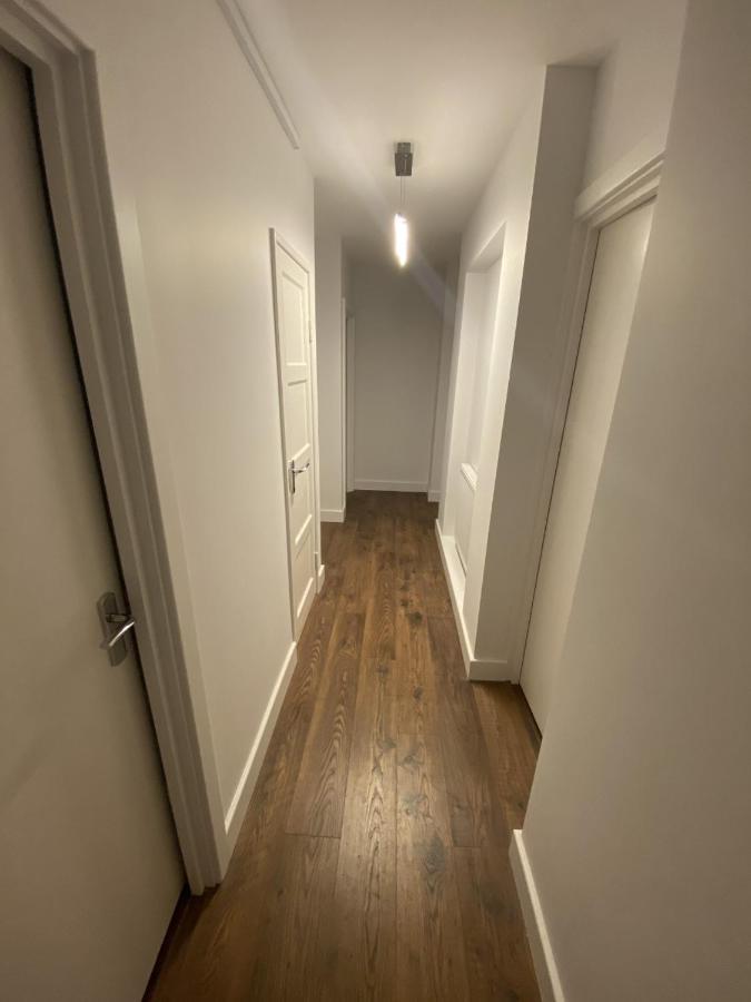 Ozan's Flat Double Bedroom-1, Sharing Kitchen And Bath Apartamento