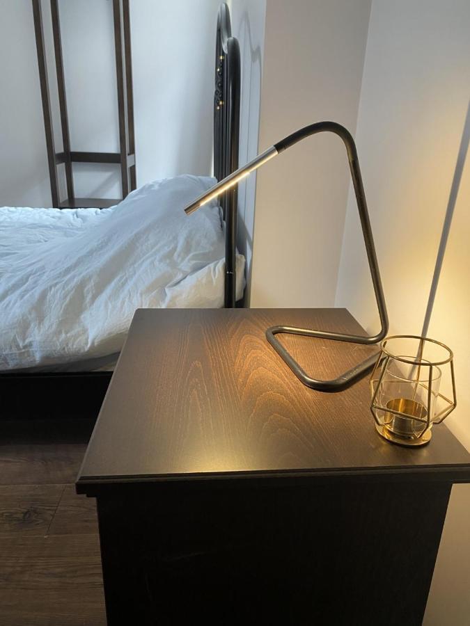 Ozan's Flat Double Bedroom-1, Sharing Kitchen And Bath Londres