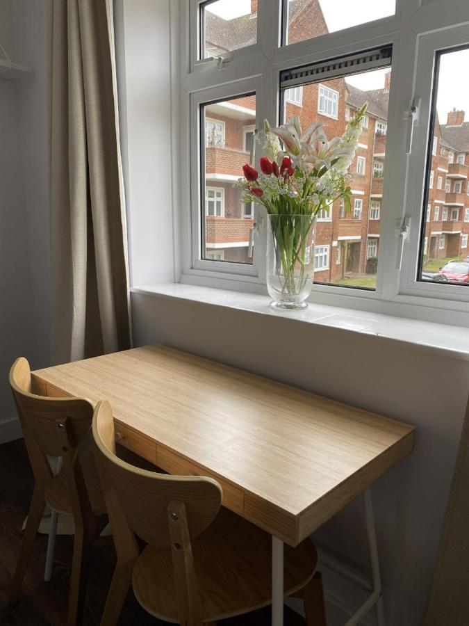 Ozan's Flat Double Bedroom-1, Sharing Kitchen And Bath Apartamento Londres