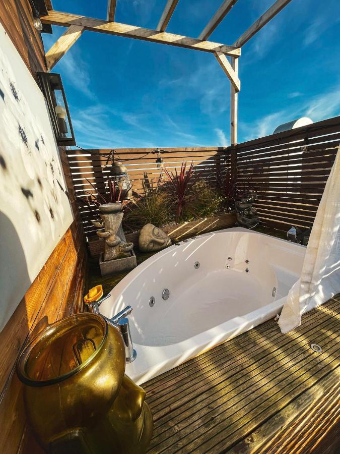 2 Bedroom Roof Terrace With Sauna Jakuzzi And Outdoor Cinema Appartement