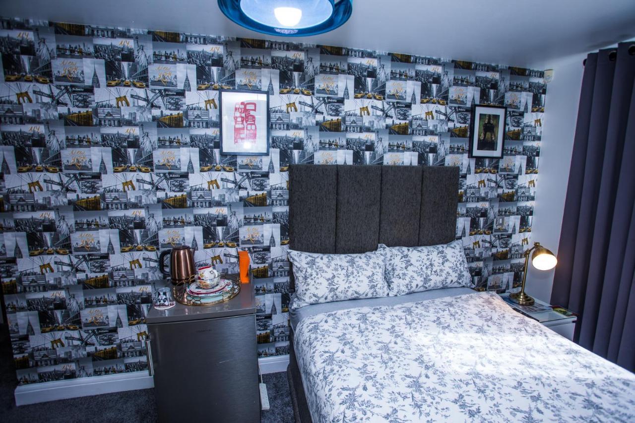 Remarkable 2-bed With Sea View * London
