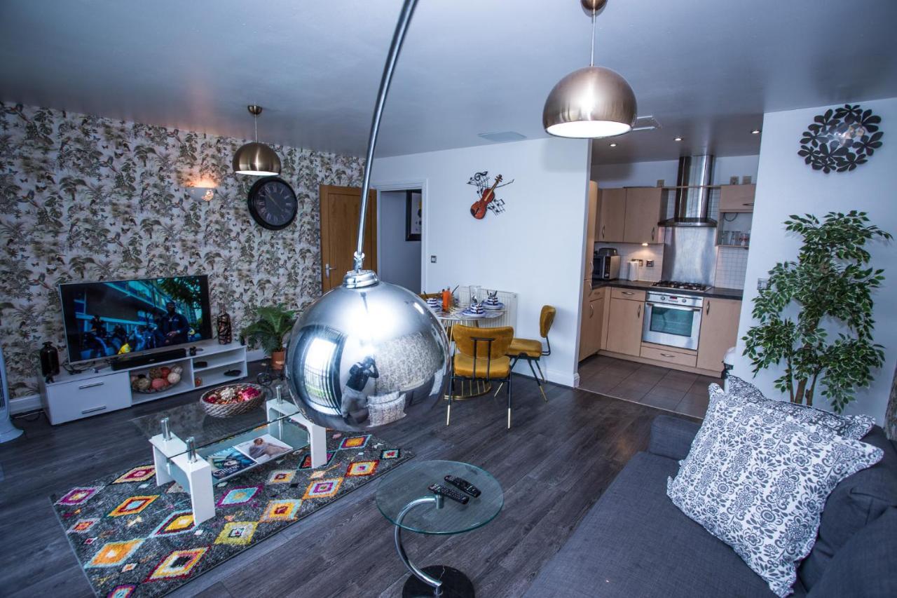 Remarkable 2-bed With Sea View Apartment *