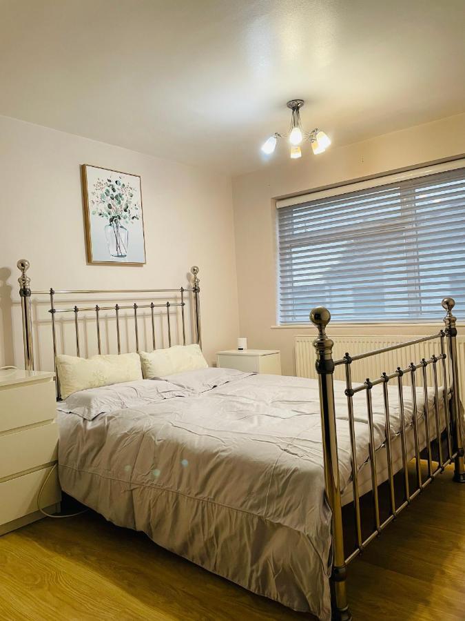 Cosy Spacious 2 Bedrooms With Dedicated Off Street Parking * Londres