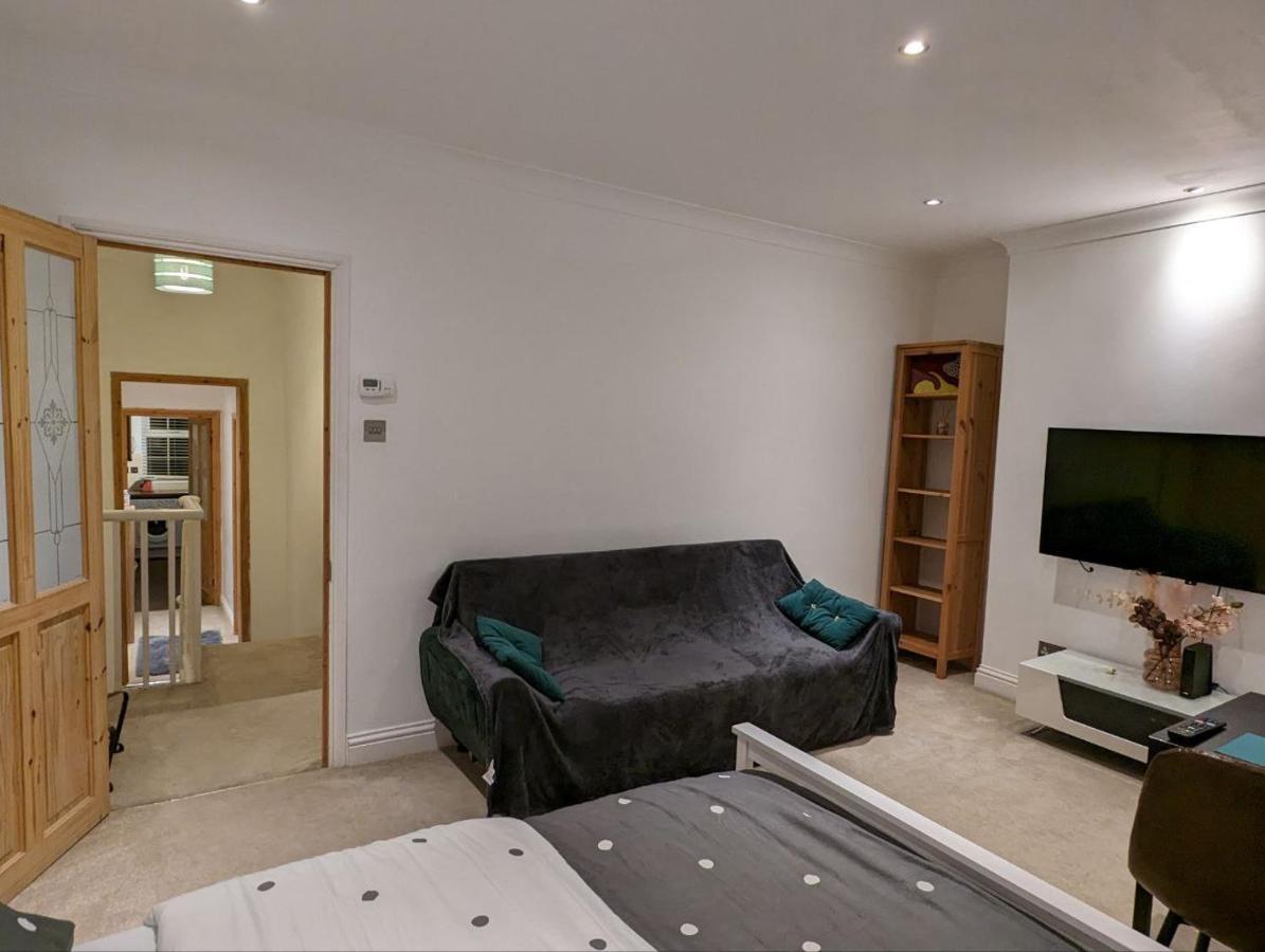 Fully-equipped Flat In The Of *