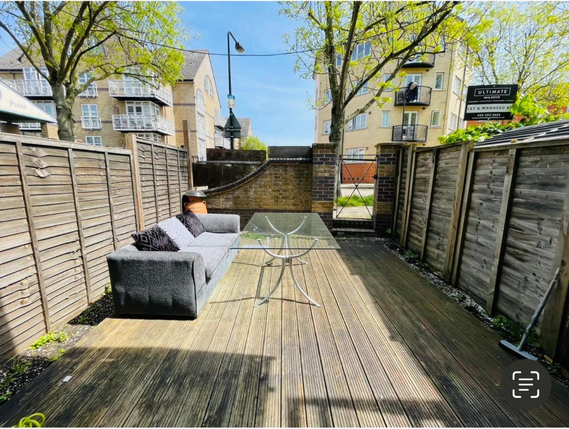Up To 3 People, In A Share House With Private Garden Access *