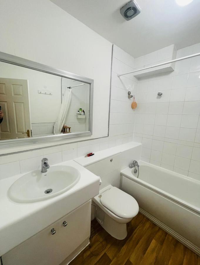 Up To 3 People, In A Share House With Private Garden Access