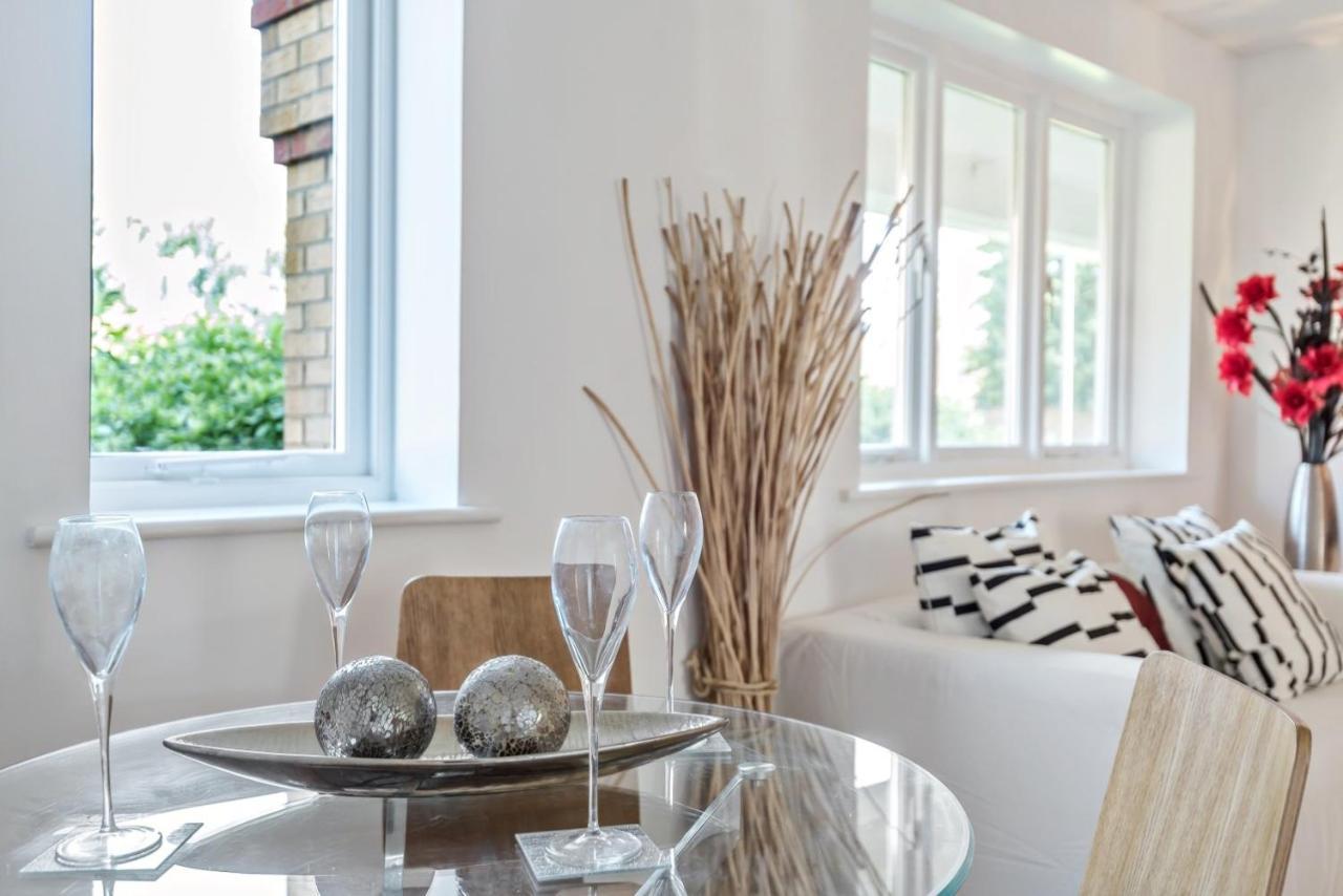 2 Bed Flat, Dedicated Workspace, Parking, 4ktv Apartamento Londres