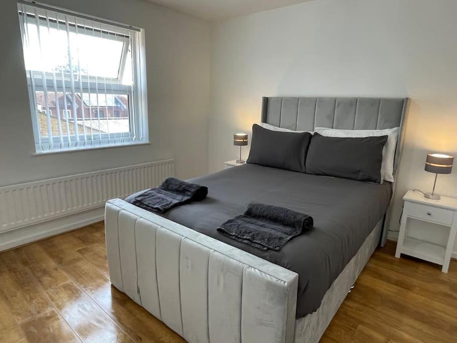 New! 4 Bedroom House With Garden And Lawn * Londres
