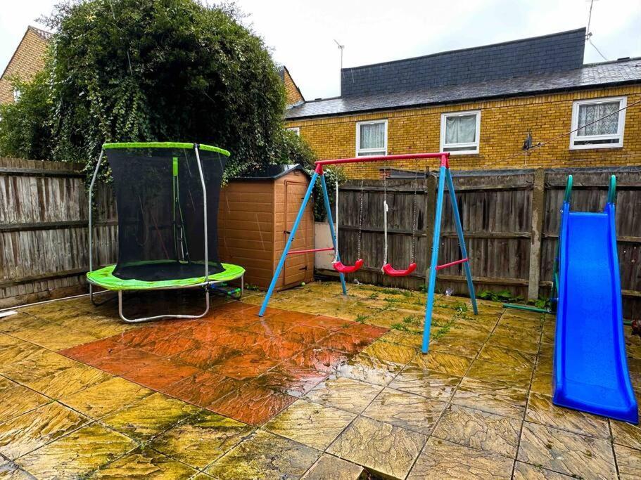 New! 4 Bedroom House With Garden And Lawn Londres